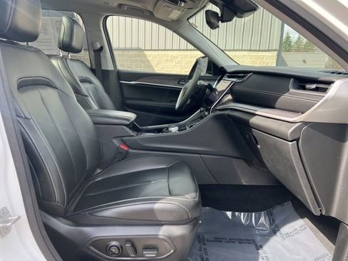 Used 2023 Jeep Grand Cherokee L Limited image 12