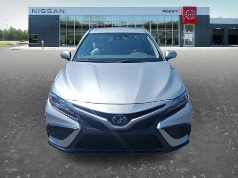 Used 2023 Toyota Camry SE FWD image 2