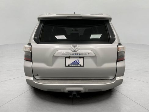 Used 2018 Toyota 4Runner SR5 AWD/4WD image 6