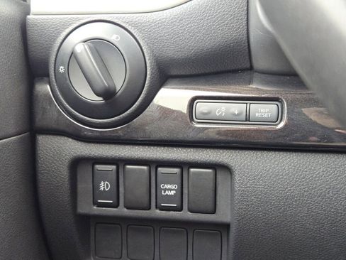 Used 2019 Nissan Titan SV image 20