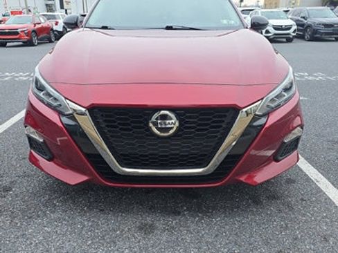 Used 2021 Nissan Altima 2.5 SR w/ SR Premium Package image 3