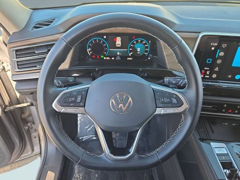 Used 2025 Volkswagen Atlas SE image 16
