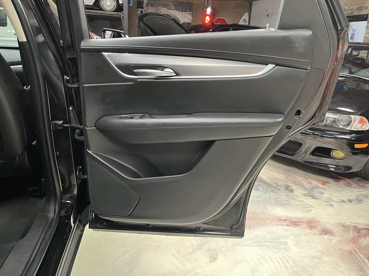 Used 2017 Cadillac XT5 Luxury w/ Driver Awareness Package AWD/4WD image 26