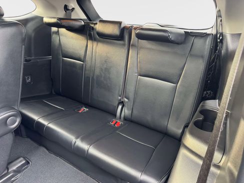 Used 2024 Toyota Highlander Platinum image 17