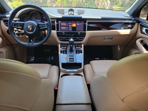 Certified 2023 Porsche Macan AWD/4WD image 12