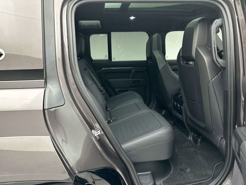 Certified 2025 Land Rover Defender 110 image 7