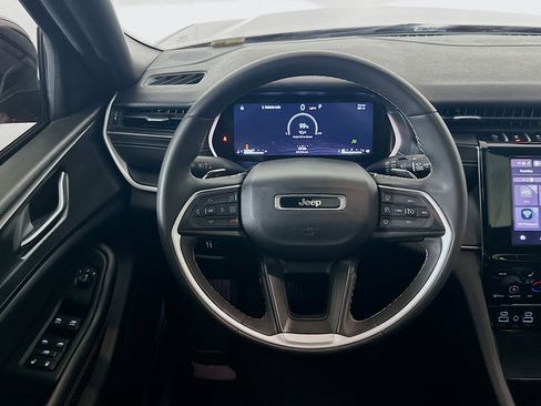 Used 2023 Jeep Grand Cherokee L Laredo image 18