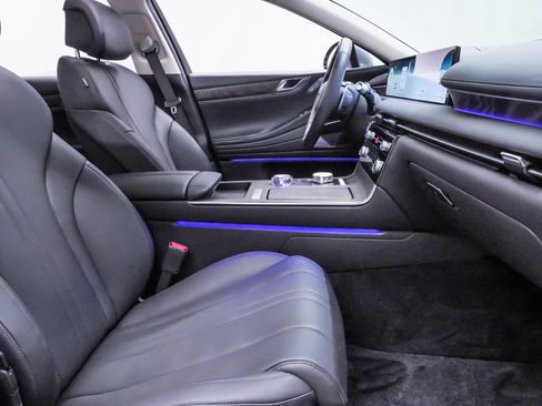 Certified 2025 Genesis G80 2.5T Advanced image 14