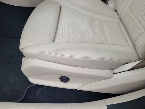 Used 2019 Mercedes-Benz GLC 300 4MATIC image 25