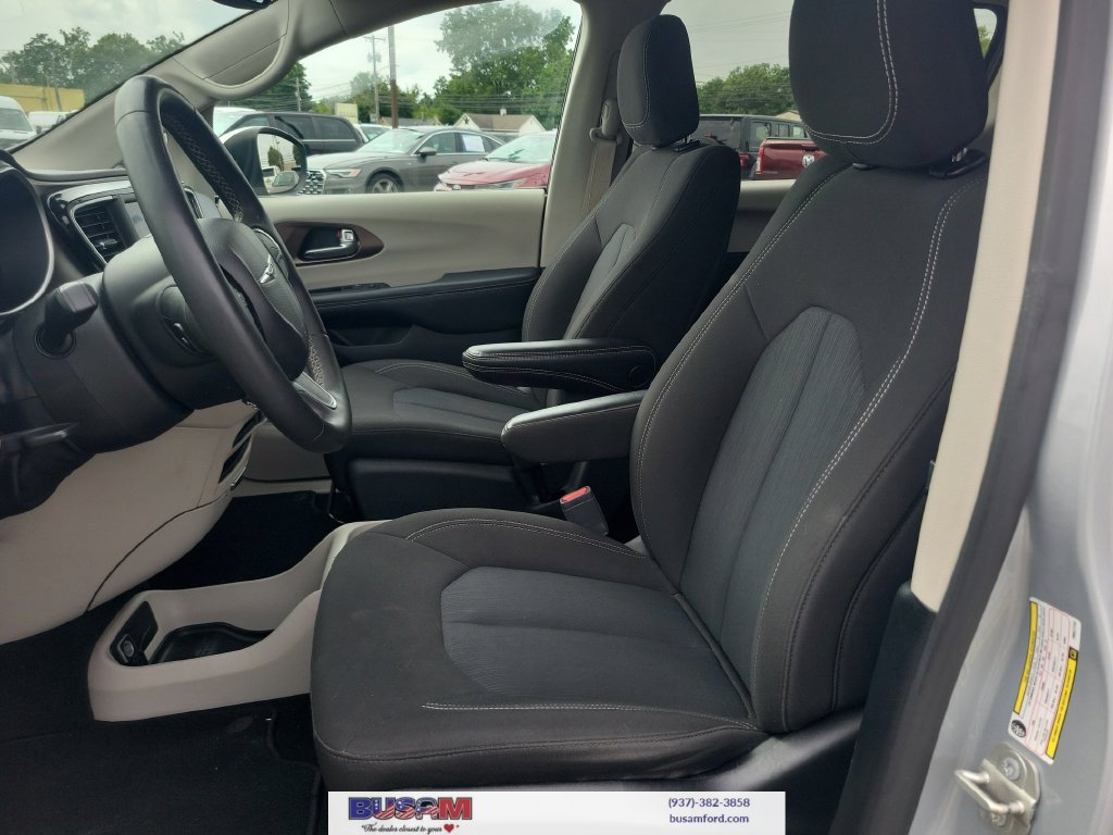 Used 2023 Chrysler Voyager LX FWD image 9