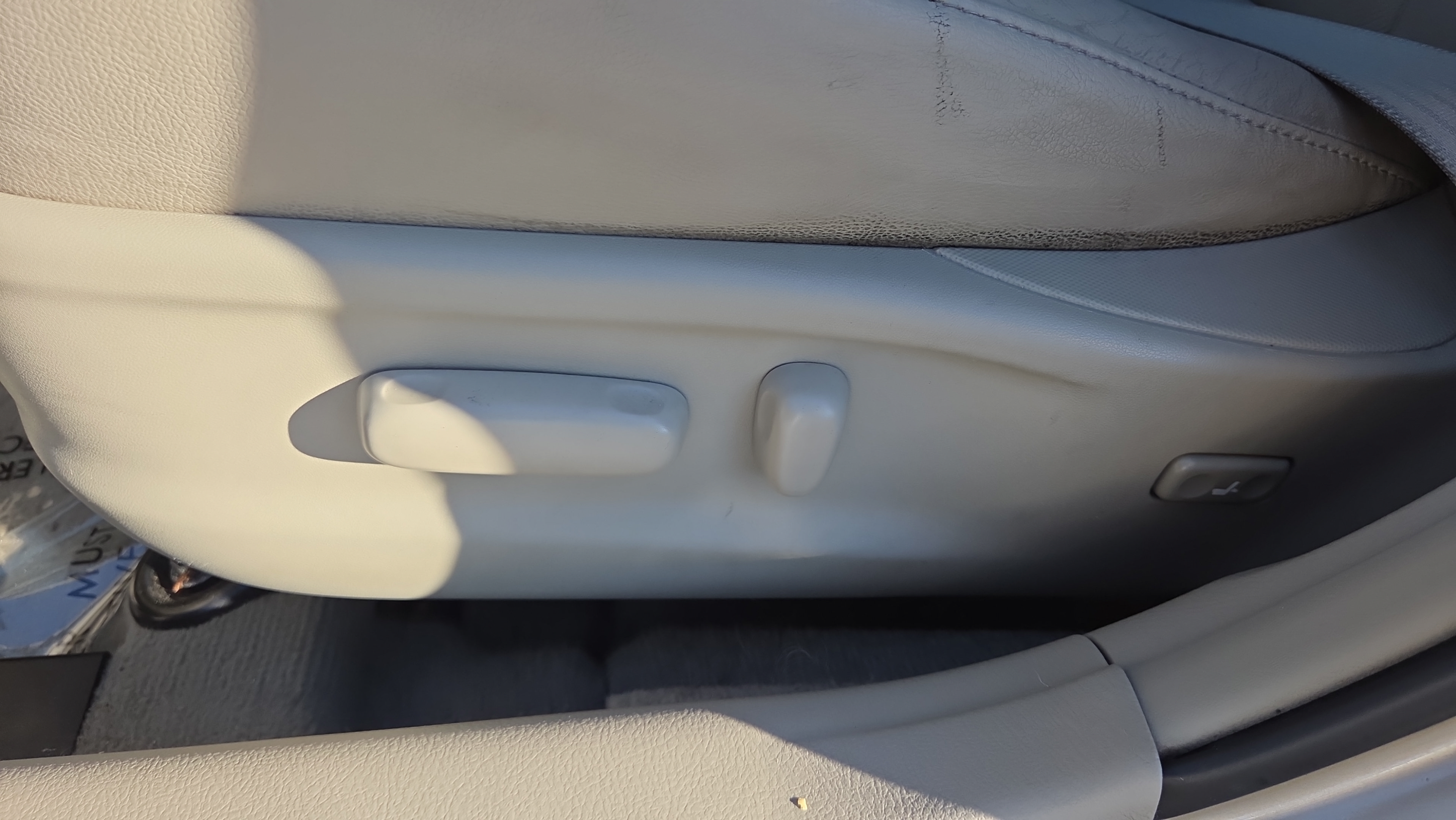 Used 2011 Toyota Camry LE w/ LE Extra-Value Pkg FWD image 10