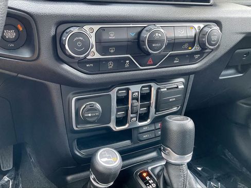 Used 2024 Jeep Gladiator Sport AWD/4WD image 31