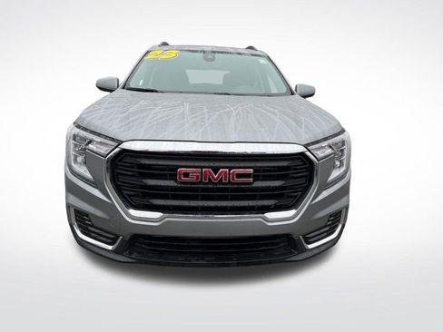 Used 2023 GMC Terrain SLE w/ Driver Convenience Package image 14