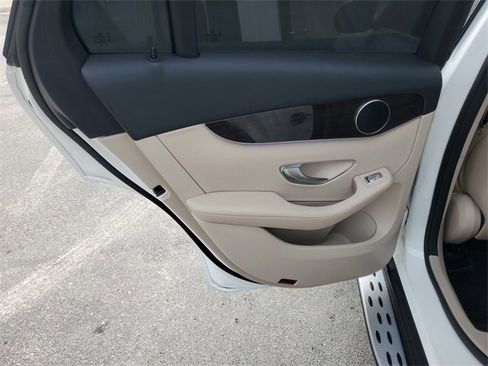 Used 2022 Mercedes-Benz GLC 300 image 31