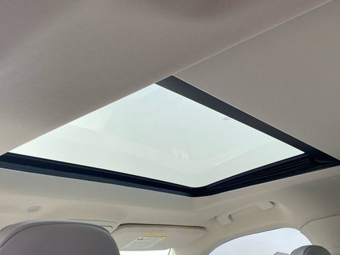 Certified 2025 Ford Explorer Platinum w/ Ultimate Package image 22