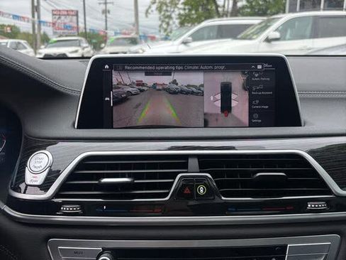 Used 2022 BMW 740i RWD image 15