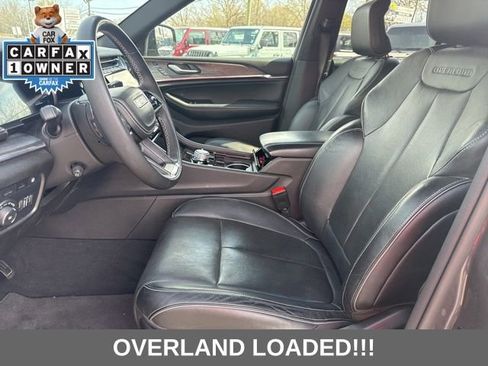 Used 2023 Jeep Grand Cherokee Overland w/ Luxury Tech Group IV image 24