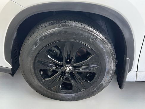 Used 2022 Toyota Highlander XLE image 13