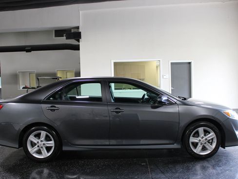 Used 2013 Toyota Camry SE FWD image 2