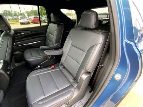 Used 2025 Chevrolet Traverse LT w/ Driver Confidence Package image 20