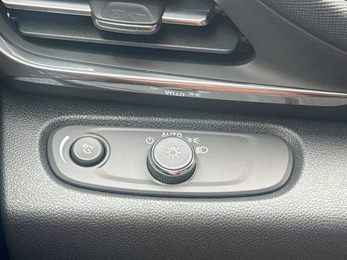 New 2026 Buick Envista Sport Touring FWD image 17