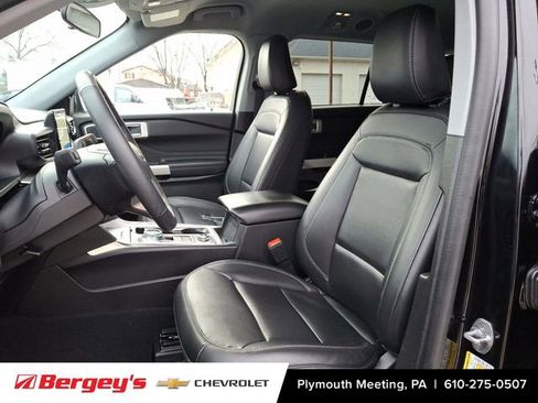 Used 2023 Ford Explorer XLT w/ Equipment Group 202A image 17