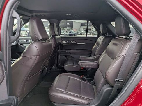 Certified 2025 Ford Explorer Platinum RWD image 14