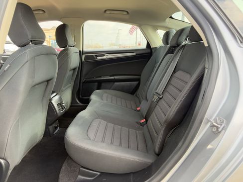 Used 2020 Ford Fusion SE image 25