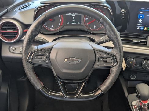 Used 2024 Chevrolet Trax RS w/ Sunroof Package image 24