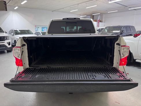 Used 2019 Nissan Titan SV w/ SV Convenience Package RWD image 5