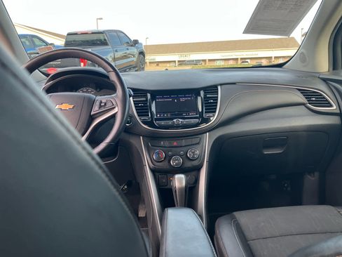 Used 2022 Chevrolet Trax LT w/ Driver Confidence Package image 26