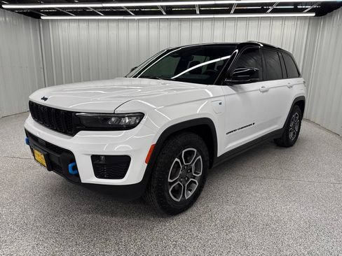 Used 2024 Jeep Grand Cherokee Trailhawk AWD/4WD image 3