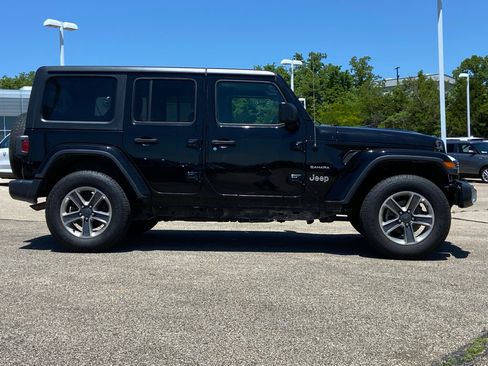Used 2020 Jeep Wrangler Unlimited Sahara AWD/4WD image 4