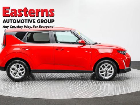 Used 2023 Kia Soul LX w/ Option Group 015 FWD image 4