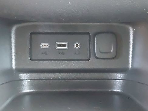 Used 2021 Chevrolet Equinox LT image 28