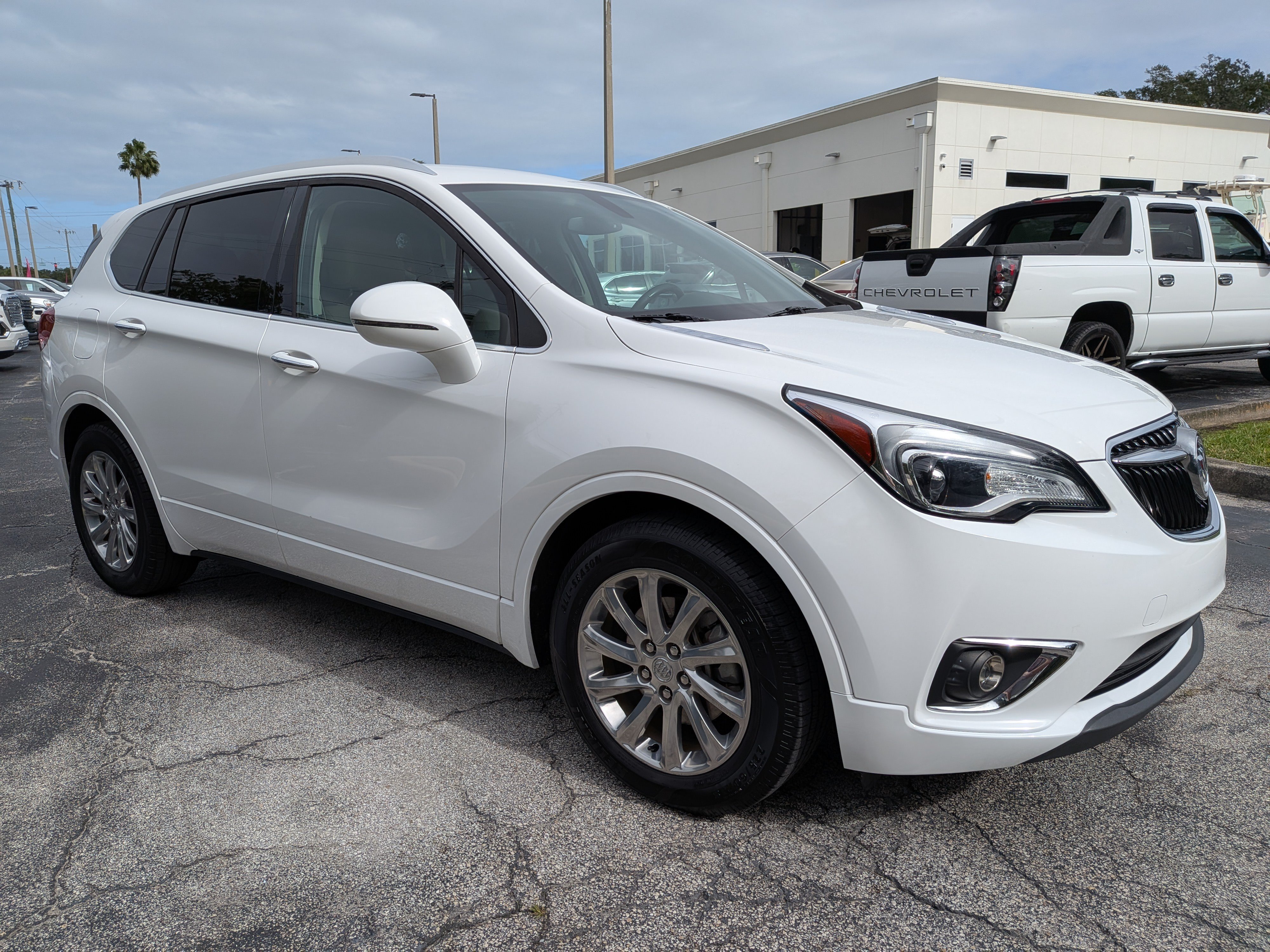 Used 2020 Buick Envision Essence w/ LPO, Cargo Package FWD image 2