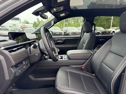 Used 2025 GMC Sierra EV Denali AWD/4WD image 9
