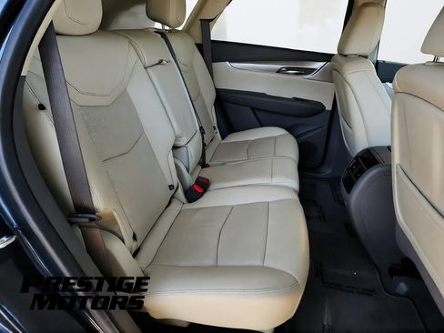 Used 2020 Cadillac XT5 Premium Luxury AWD/4WD image 30