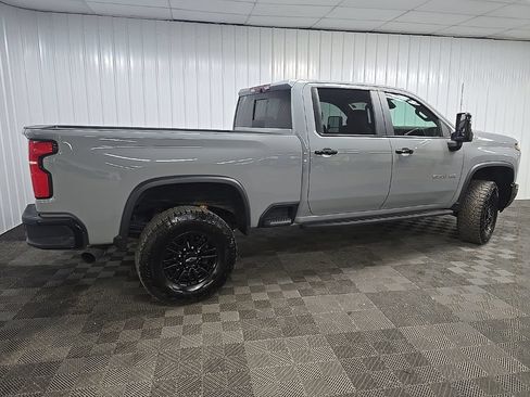 Used 2025 Chevrolet Silverado 2500 ZR2 w/ Technology Package AWD/4WD image 3
