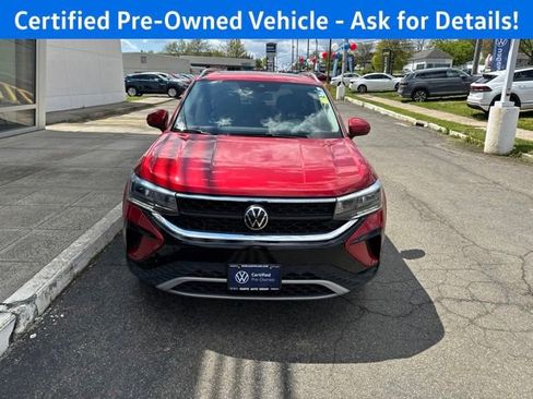 Certified 2022 Volkswagen Taos SE w/ Panoramic Sunroof Package AWD/4WD image 4