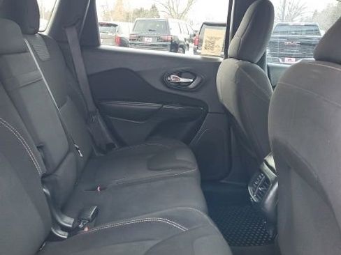 Used 2016 Jeep Cherokee Latitude w/ Cold Weather Group image 17