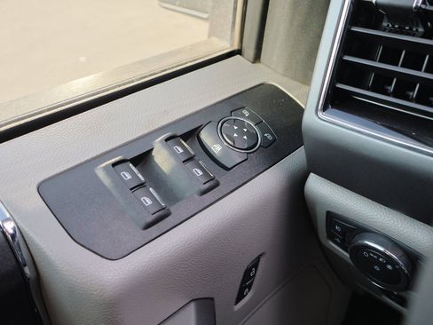 Certified 2020 Ford F250 XLT w/ Tremor Off-Road Package image 17