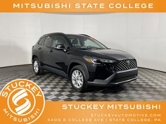 Used 2025 Toyota Corolla Cross LE video 1