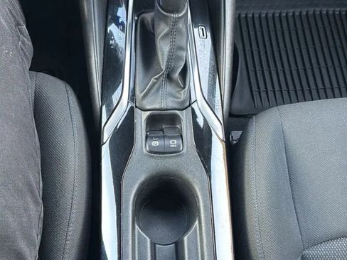 Used 2020 Toyota Corolla SE image 19