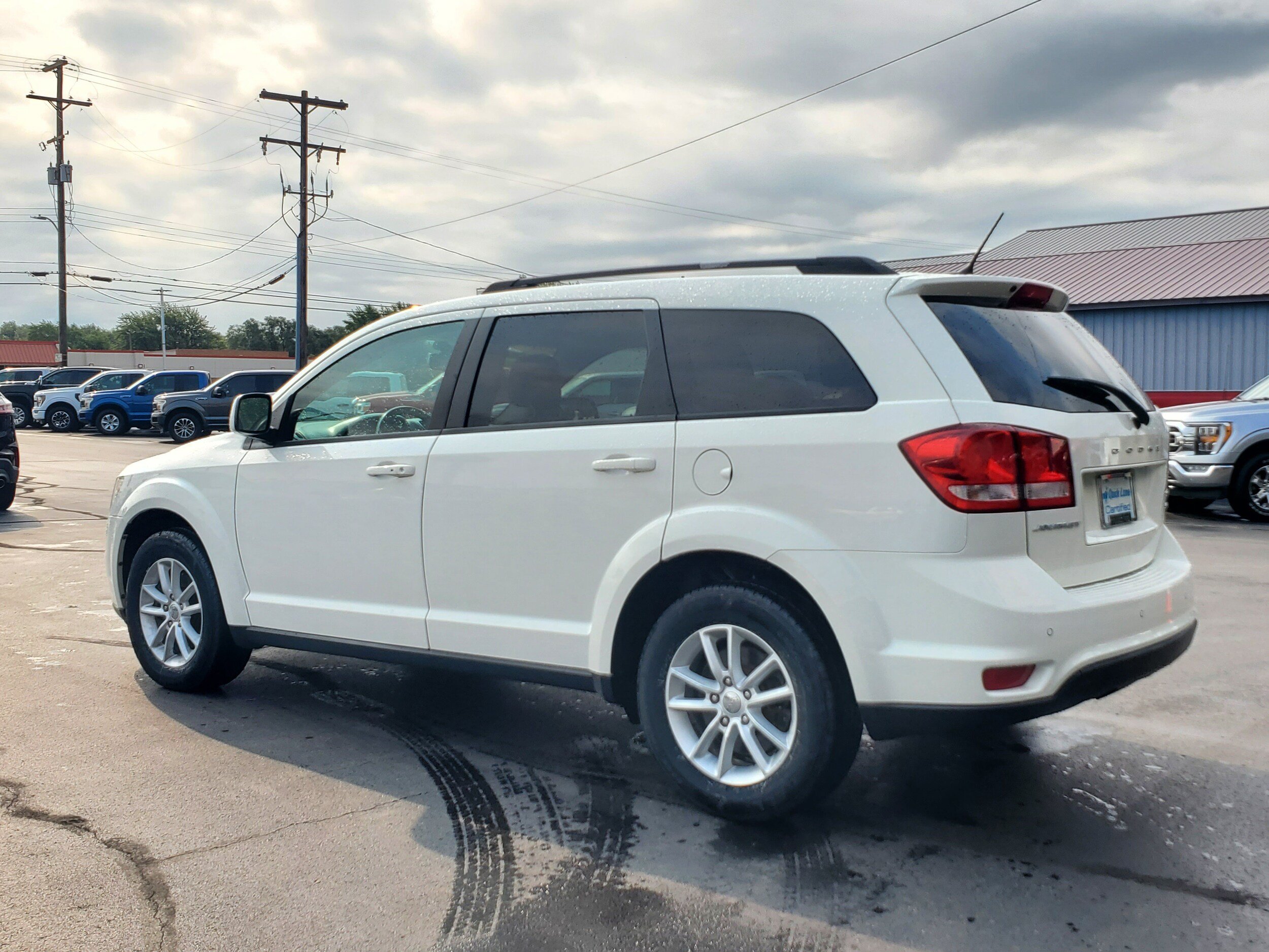 Used 2017 Dodge Journey SXT w/ Safe & Sound Group FWD image 3
