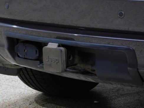 Used 2017 Jeep Grand Cherokee Overland image 92