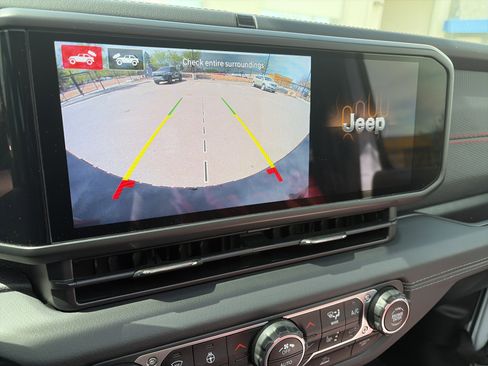 Used 2024 Jeep Wrangler Rubicon w/ Technology Group image 23