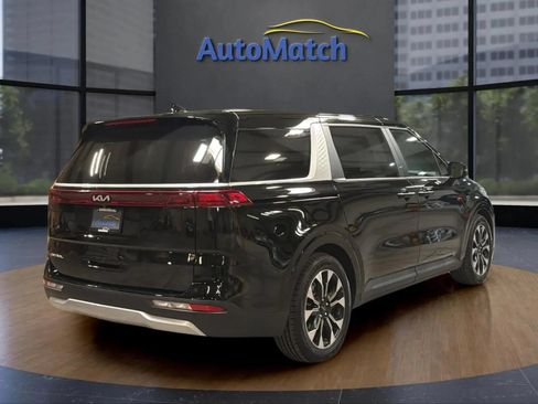 Used 2024 Kia Carnival EX FWD image 11