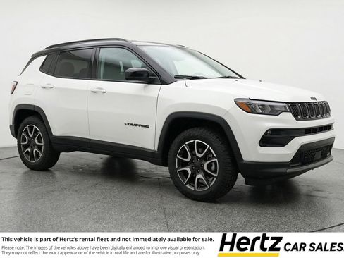 Used 2025 Jeep Compass Trailhawk image 1