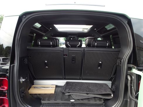 Used 2023 Land Rover Defender 110 75th Limited Edition image 12